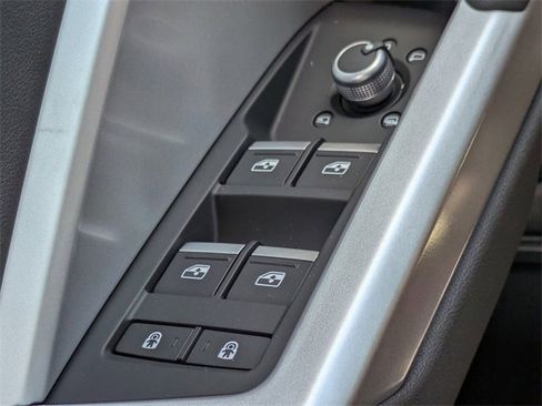 Used 2025 Audi Q3 2.0T Premium image 25