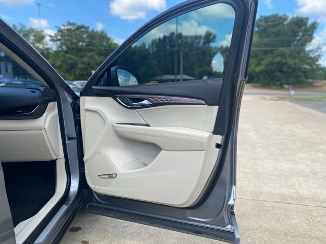 Used 2021 Buick Envision Avenir w/ Technology Package II FWD image 17