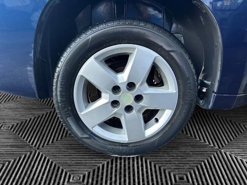 Used 2010 Chevrolet HHR LT image 15