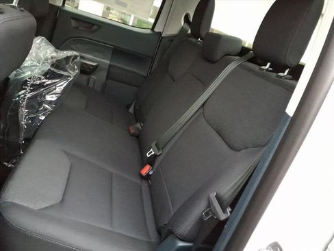 New 2025 Ford Maverick XL w/ Equipment Group 101A image 11