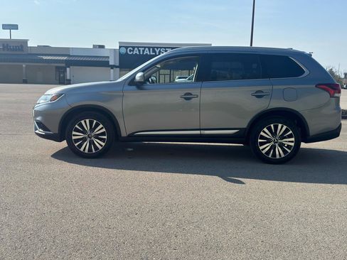 Used 2020 Mitsubishi Outlander SEL AWD/4WD image 2