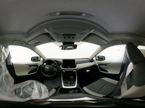 New 2025 Toyota RAV4 XLE image 33