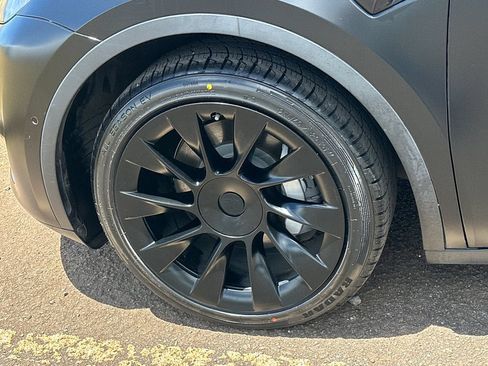 Used 2021 Tesla Model Y 2WD image 11