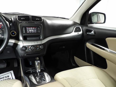 Used 2019 Dodge Journey SE FWD image 13
