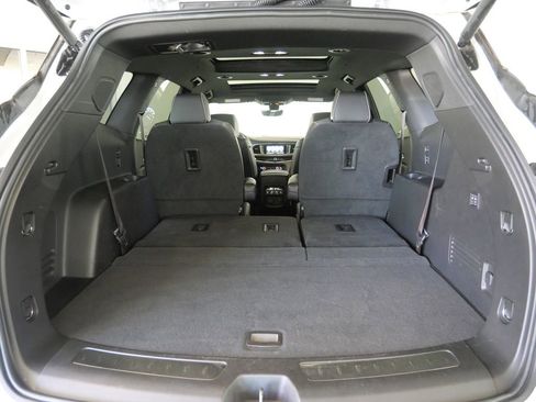 Used 2024 Buick Enclave Avenir w/ Avenir Technology Package AWD/4WD image 27