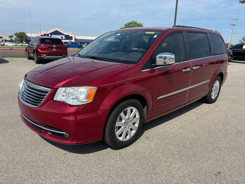 Used 2012 Chrysler Town & Country Touring-L w/ Entertainment Group #2 image 2
