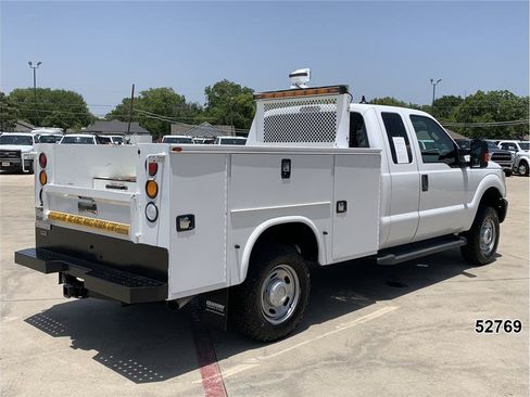 Used 2016 Ford F250 XL w/ Power Equipment Group AWD/4WD image 2