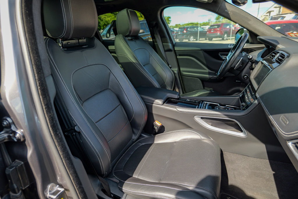 Used 2019 Jaguar F-PACE R-Sport AWD/4WD image 37