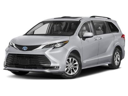 Certified 2022 Toyota Sienna XLE w/ XLE Plus Package
