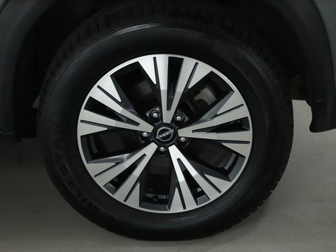 Used 2023 Nissan Rogue SV image 41