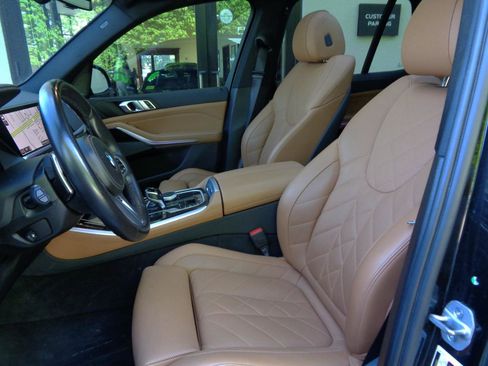 Used 2023 BMW X5 xDrive40i w/ M Sport Package AWD/4WD image 2