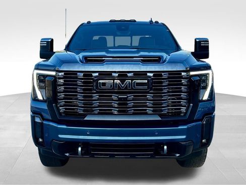 Used 2024 GMC Sierra 2500 Denali Ultimate image 2