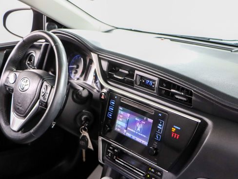 Used 2018 Toyota Corolla SE FWD image 25