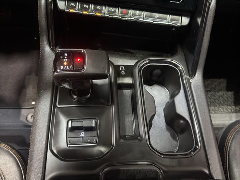Used 2025 GMC Sierra 1500 AT4 w/ AT4 Premium Package AWD/4WD image 37