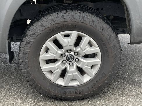 Used 2022 Nissan Frontier SV image 32