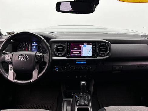 Used 2022 Toyota Tacoma TRD Sport AWD/4WD image 33