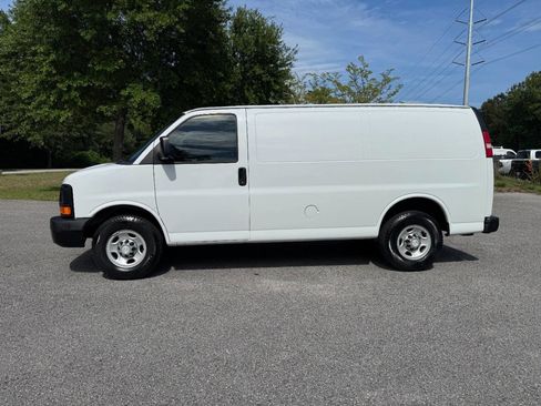 Used 2016 Chevrolet Express 2500 RWD image 3