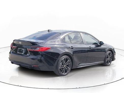 Used 2025 Toyota Camry XSE FWD image 5