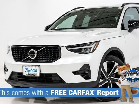 Used 2024 Volvo XC40 B5 Plus w/ Climate Package image 2