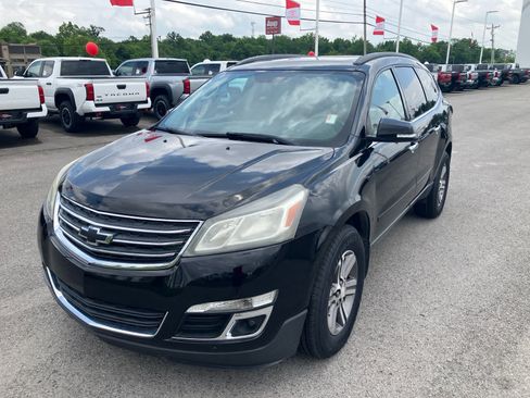 Used 2017 Chevrolet Traverse LT FWD image 3