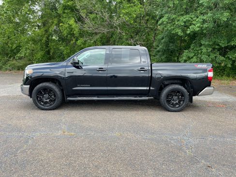 Used 2021 Toyota Tundra SR5 w/ SR5 Upgrade Package AWD/4WD image 2