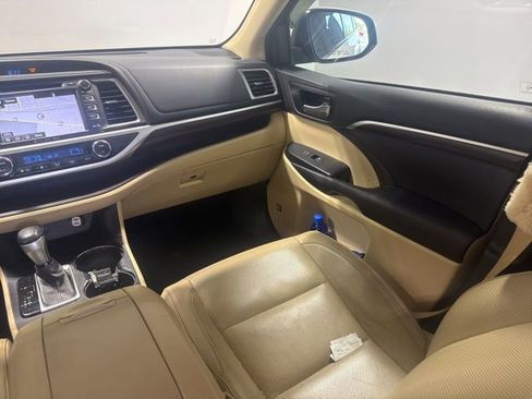 Used 2016 Toyota Highlander Limited FWD image 23