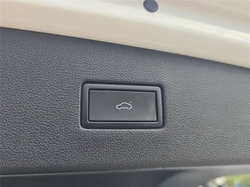 Used 2024 Volkswagen Tiguan SE FWD image 27