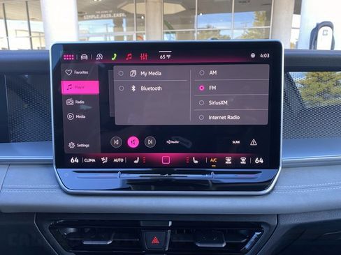 New 2026 Volkswagen Tiguan SE FWD image 3