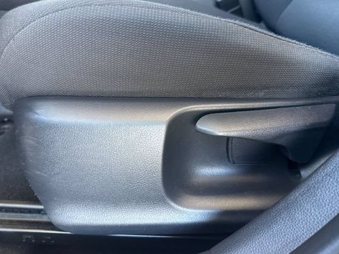 Used 2021 Toyota Corolla LE FWD image 19