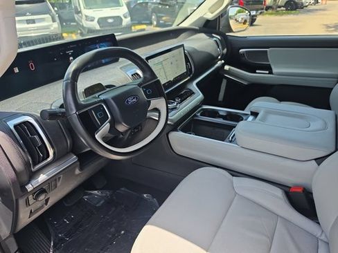 Certified 2025 Ford Expedition Max Platinum w/ Driver's Package AWD/4WD image 20