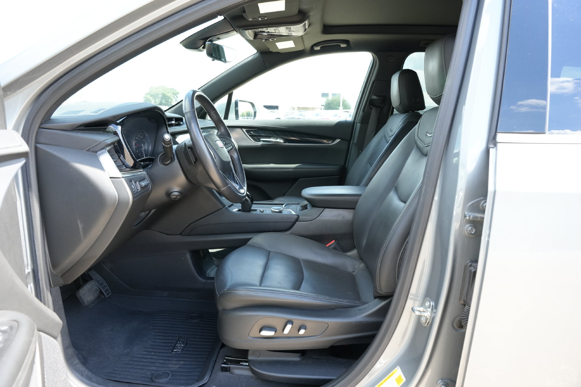 Used 2024 Cadillac XT6 Premium Luxury w/ Technology Package AWD/4WD image 18