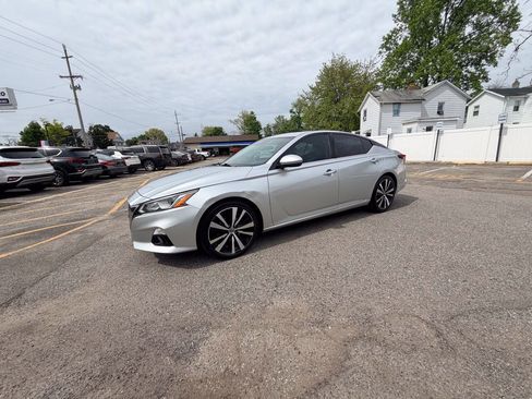Used 2020 Nissan Altima 2.5 SL FWD image 15