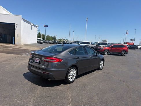 Used 2019 Ford Fusion SE FWD image 7