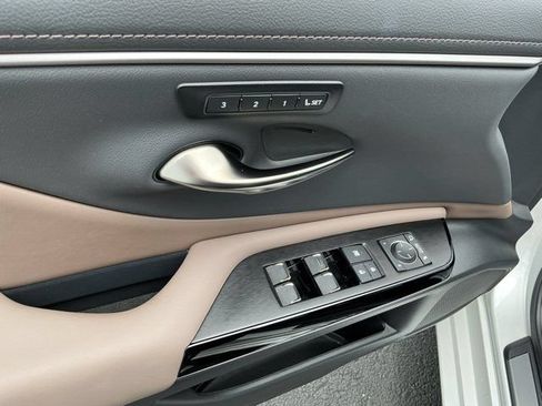 Used 2024 Lexus ES 350 w/ Premium Package FWD image 14