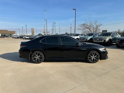 Used 2023 Toyota Camry SE w/ Convenience Package image 4