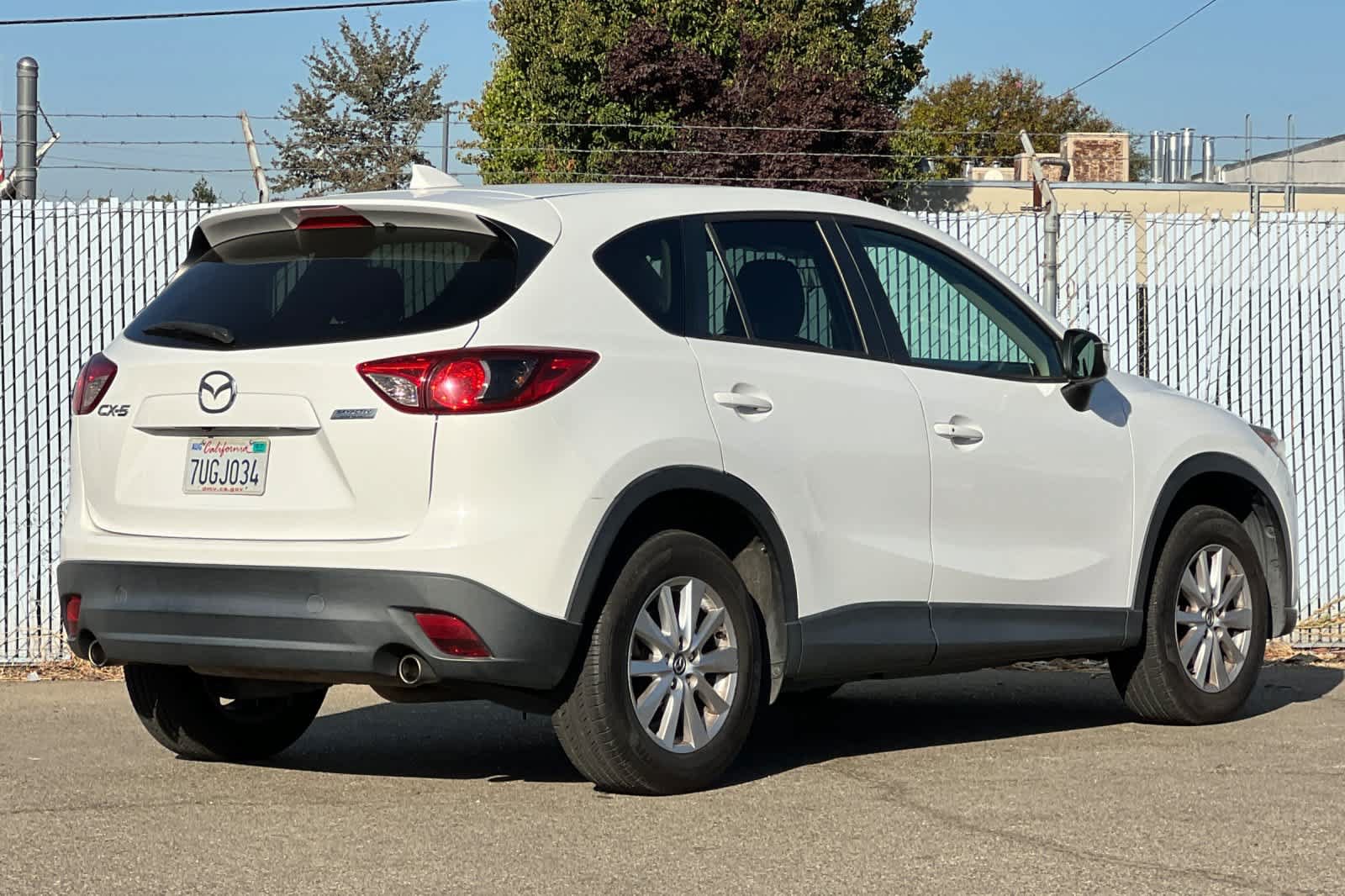Used 2016 MAZDA CX-5 Touring w/ Bose/Moonroof Package FWD image 3