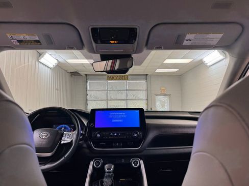 Used 2024 Toyota Grand Highlander AWD image 20