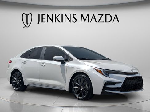 Used 2026 Toyota Corolla SE FWD image 1