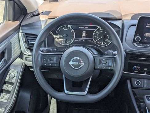 Used 2023 Nissan Rogue SV image 18