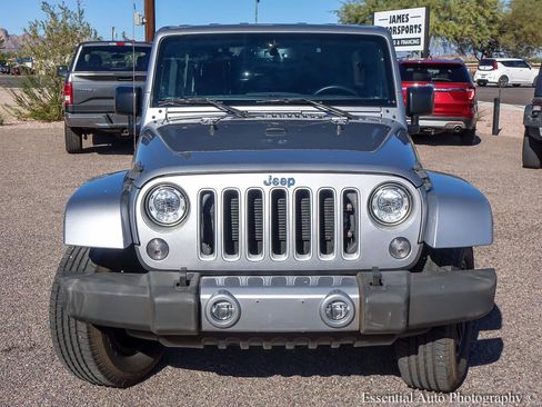 Used 2017 Jeep Wrangler Unlimited Sahara w/ Connectivity Group AWD/4WD image 6