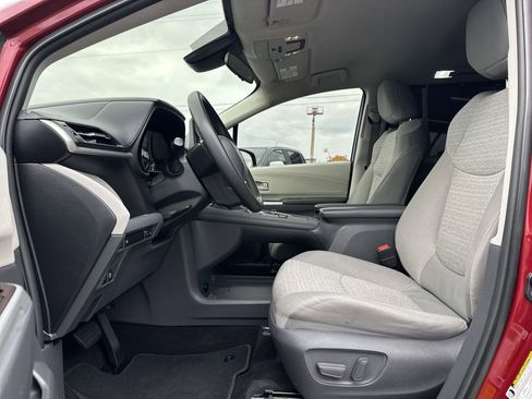 Used 2021 Toyota Sienna LE image 10