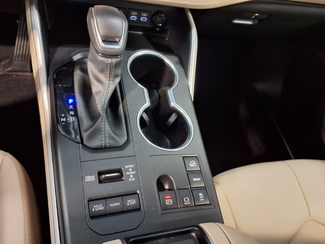 Used 2024 Toyota Highlander XLE AWD/4WD image 13