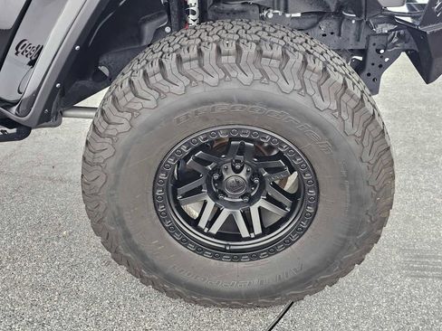 Used 2022 Jeep Gladiator Rubicon w/ LED Lighting Group image 9