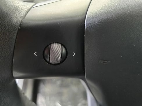 Used 2023 Tesla Model Y Long Range AWD/4WD image 15