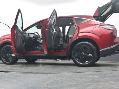 Certified 2025 Nissan Murano SV image 43