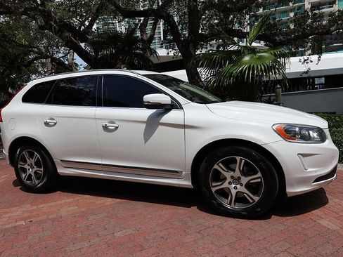 Used 2015 Volvo XC60 T6 w/ Proximity Package AWD/4WD image 13
