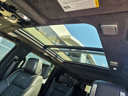 Used 2025 Cadillac Escalade ESV Sport Platinum w/ LPO, ONYX Package AWD/4WD image 24