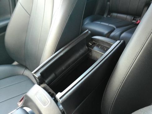 Used 2021 Mercedes-Benz GLB 250 w/ Premium Package image 48