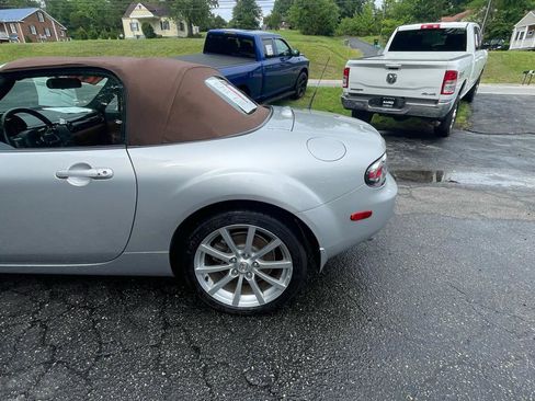 Used 2006 MAZDA MX-5 Miata Grand Touring w/ Premium Pkg RWD image 4