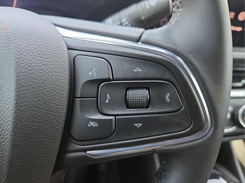 Used 2024 Buick Envista Sport Touring w/ Convenience II Package FWD image 24